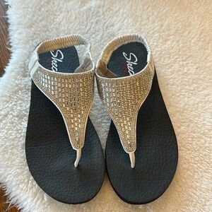 Skechers yoga foam sandals